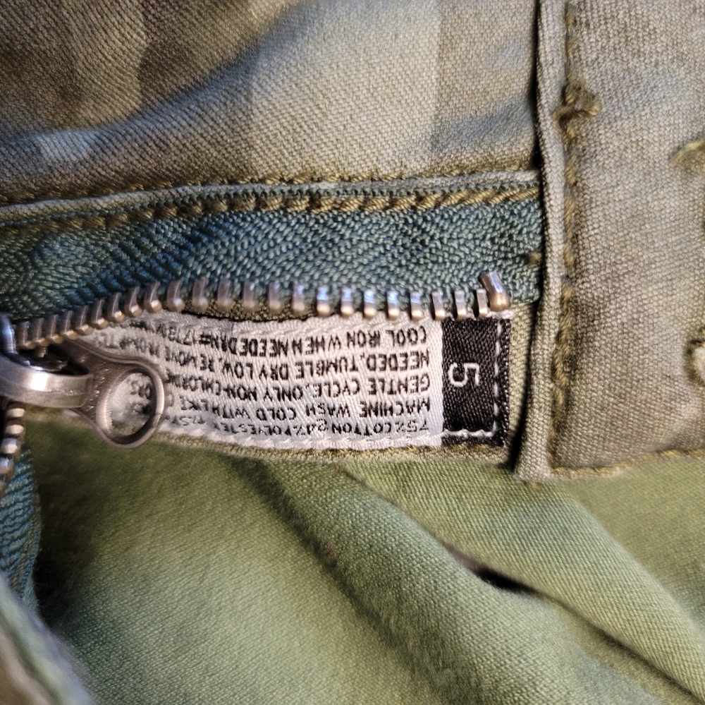 Flip Side Reversible Camo on one side Solid Green on the other. W 30 R 7 L 29 - Picture 7 of 9